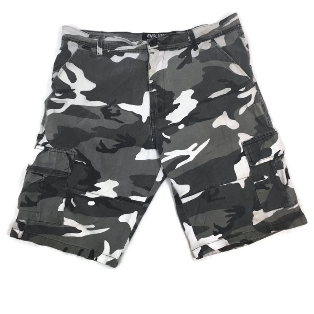 Revolution Men Shorts Size 36 Gray Camo Cargo